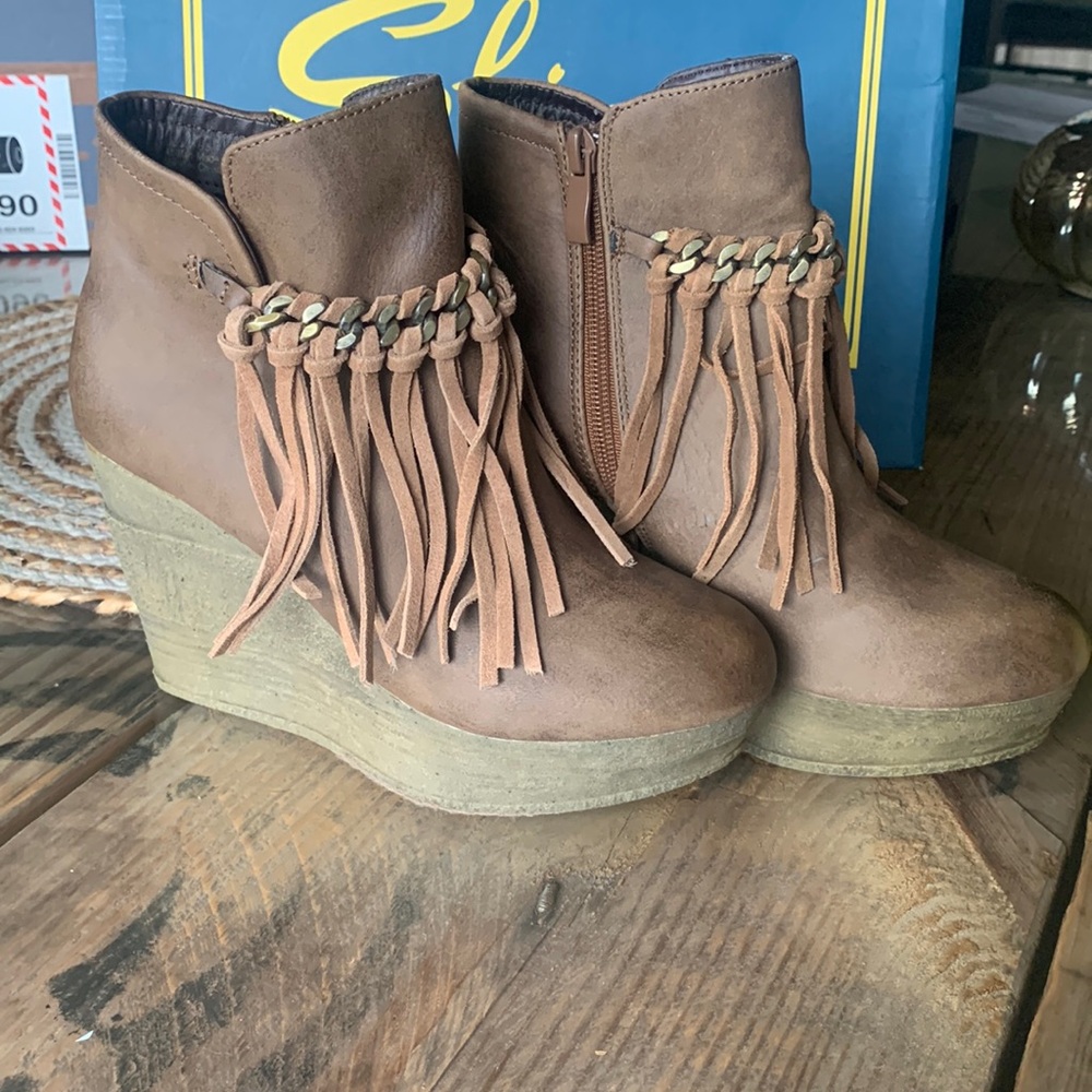 Sbicca vintage collection “zepp” fringe booties- brand new